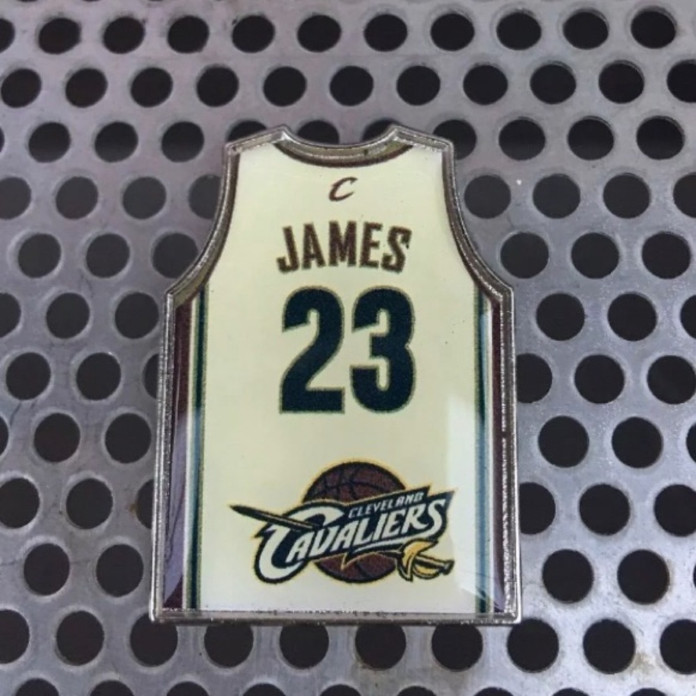 NBA LeBron James Lapel Pin New